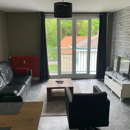 Appartement Tout Confort Dans Une Residence Calme 日韦 外观 照片